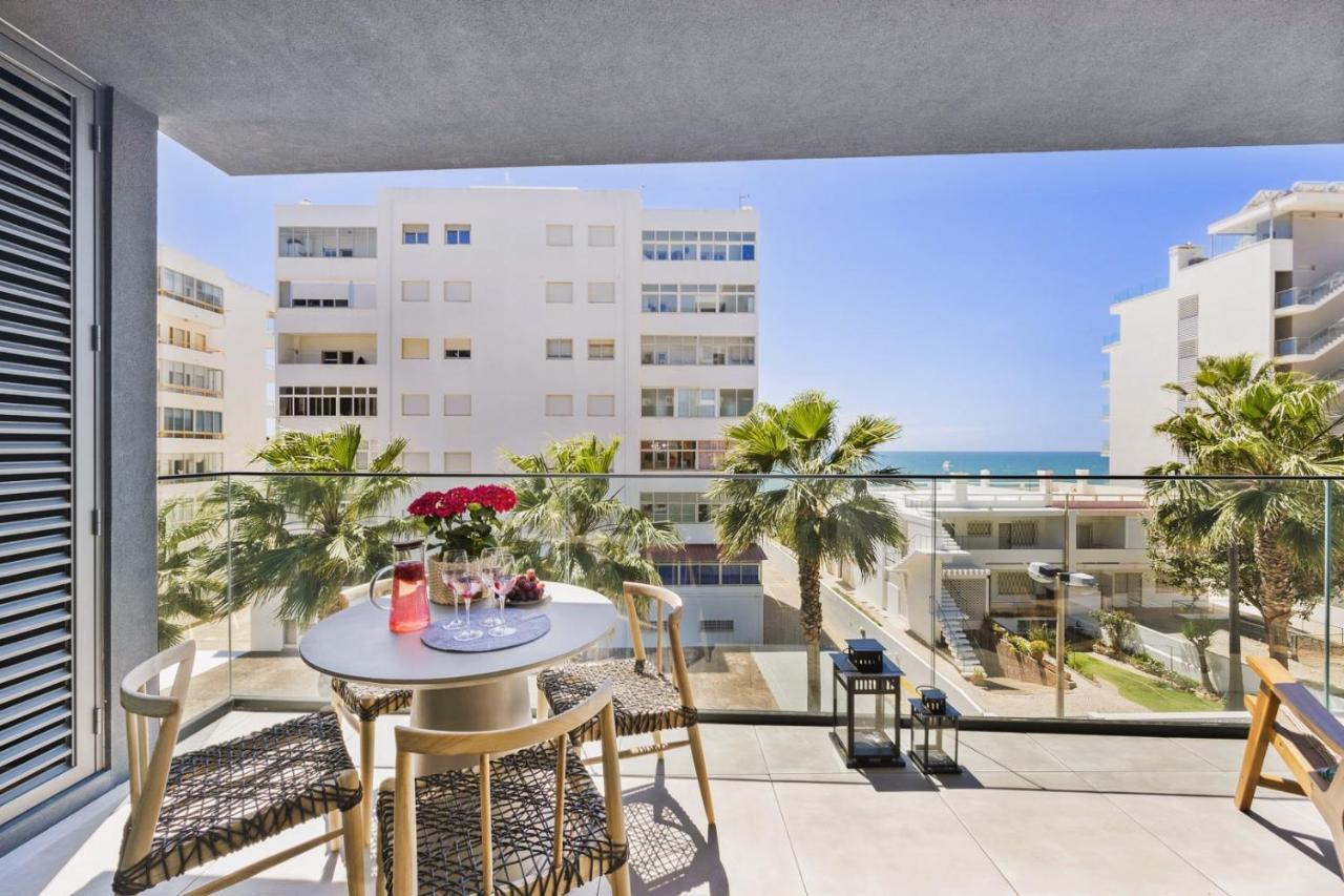 كوارتيرا Stylish Modern Beachside Apartment With Pool & Seaview المظهر الخارجي الصورة